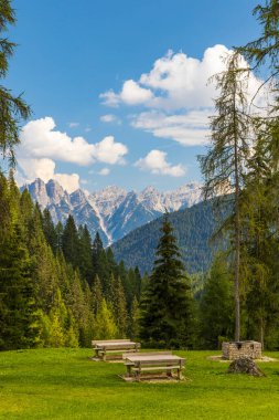 Dolomitlerdeki dağlık arazi, Güney Tyrol, İtalya