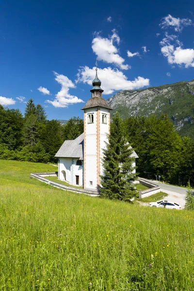 Slovenya Bohinj Gölü Yakınlarındaki Sveti Duh Kilisesi — Stok fotoğraf