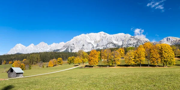 Φθινοπωρινή Άποψη Της Οροσειράς Dachstein Στην Αυστρία — Φωτογραφία Αρχείου