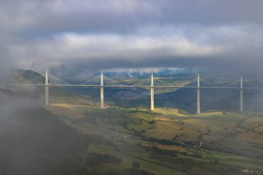 Çok gerimli kablo, Millau Viyadük 'ü Tarn Nehri vadisinde, Aveyron Kalkış, Fransa