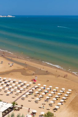Vieste yakınlarındaki sahil, Ulusal Park Gargano, Apulia, İtalya