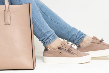 Bahar renklerinde modern kadın ayakkabıları