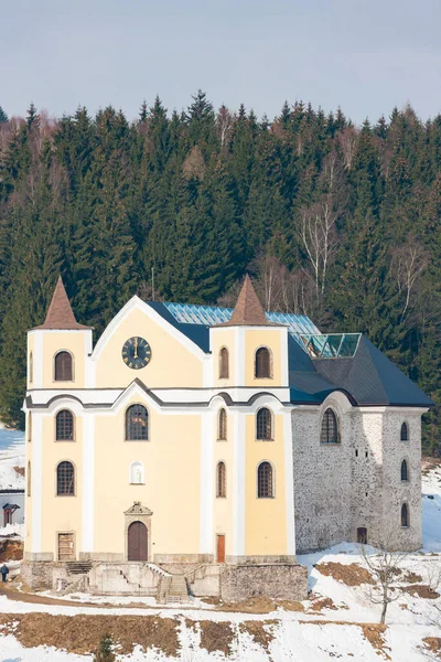 Εκκλησία Της Παναγίας Της Κοίμησης Της Θεοτόκου Στο Neratov Τσεχική — Φωτογραφία Αρχείου