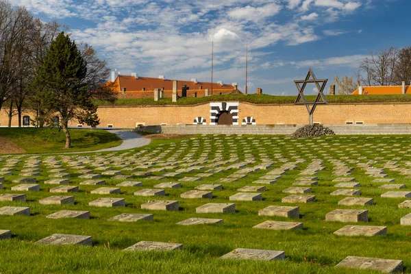 Malá Pevnost Pomník Obětem Světové Války Terezín Severní Čechy Česká — Stock fotografie