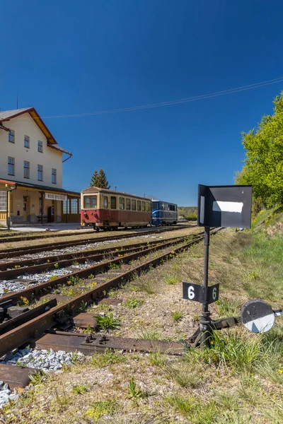 Tren Vía Estrecha Jindrichuv Hradec Nova Bystrice Estación Nova Bystrice — Foto de Stock