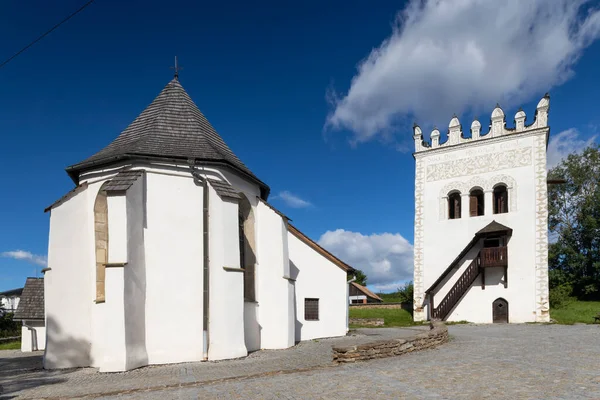 Kyrka Och Klocktorn Strazky Nära Spiska Bela Slovakien — Stockfoto