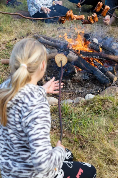 Salsicce Cottura Campo Scout — Foto Stock