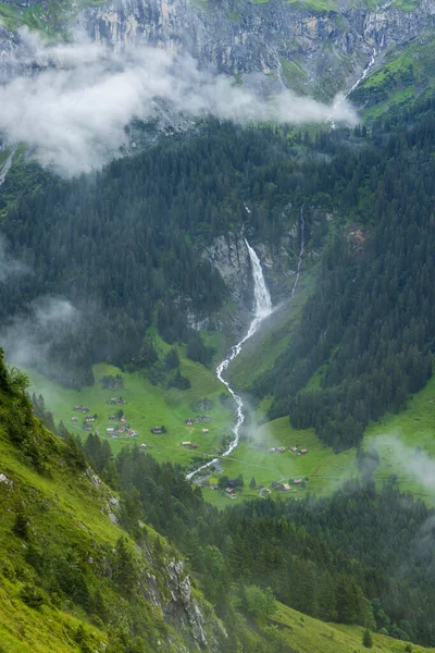 Tipikus Alpesi Táj Vízesésekkel Niemerstafelbachfall Svájci Alpokban Klausenstrasse Közelében Spiringen — Stock Fotó