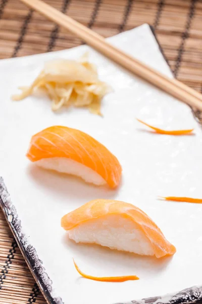 日本の寿司料理寿司の眺めメニューしか食べられない — ストック写真