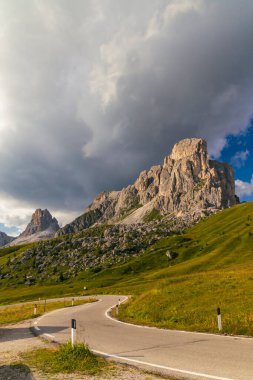 Dolomites, İtalya 'da Passo Giau yakınlarındaki manzara