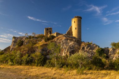 Chateauneuf du Pape, Provence, Fransa yakınlarındaki Chateau de Hers harabeleri