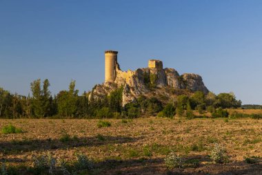 Chateauneuf du Pape, Provence, Fransa yakınlarındaki Chateau de Hers harabeleri