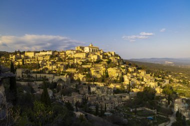 Provence, Luberon, Vaucluse, Fransa 'daki Gordes küçük ortaçağ kasabası