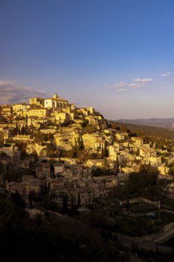 Provence, Luberon, Vaucluse, Fransa 'daki Gordes küçük ortaçağ kasabası