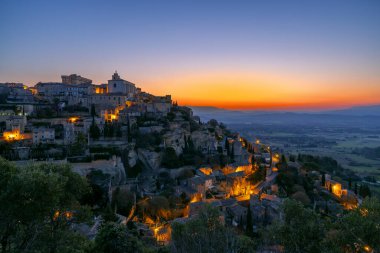 Provence, Luberon, Vaucluse, Fransa 'daki Gordes küçük ortaçağ kasabası