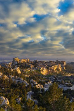 Ortaçağ şatosu ve köyü, Les Baux-de-Provence, Alpilles dağları, Provence, Fransa
