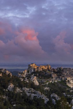 Ortaçağ şatosu ve köyü, Les Baux-de-Provence, Alpilles dağları, Provence, Fransa