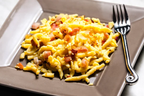 Spaetzles Com Bacon Frito Cebola — Fotografia de Stock