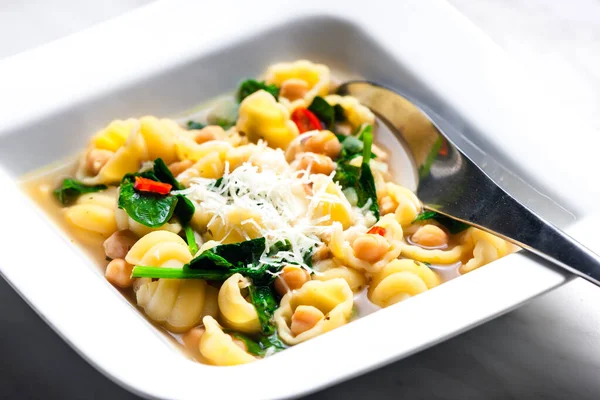 Zuppa Con Spinaci Ceci Pasta — Foto Stock