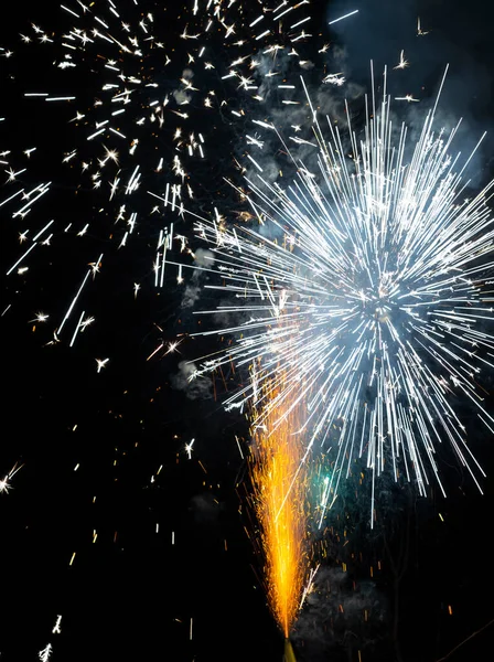Fuegos Artificiales Cielo Nocturno Durante Celebración Año Nuevo — Foto de Stock