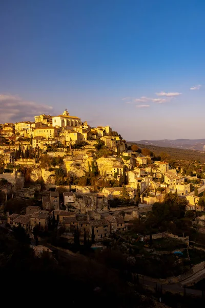Provence, Luberon, Vaucluse, Fransa 'daki Gordes küçük ortaçağ kasabası
