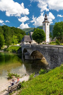 Slovenya 'daki Triglav Ulusal Parkı' nda Bohinj Gölü