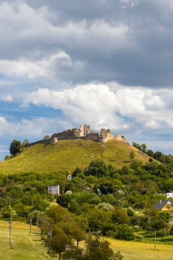 Slovakya, Myjava yakınlarındaki Branc kalesinin kalıntıları