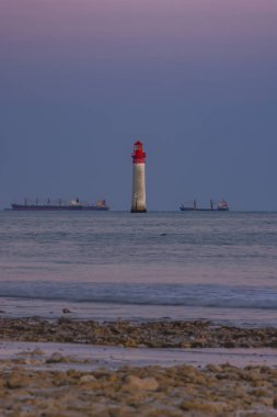 Ile de Re yakınlarındaki Phare de Chauvea gemileriyle La Rochelle, Pays de la Loire, Fransa