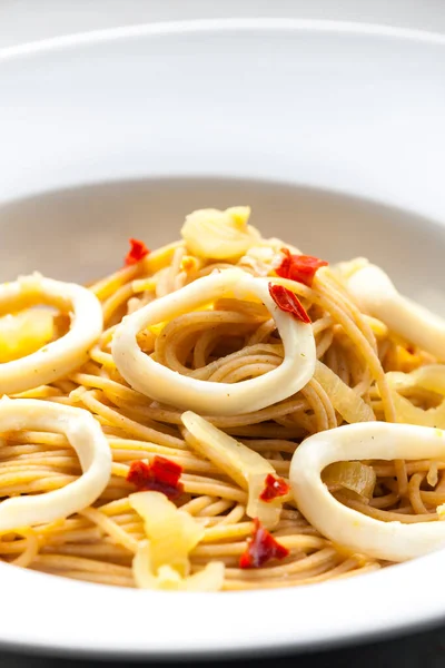 Spaghetti Calamari Chilli Pepper Onion — Stock Photo, Image