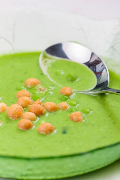 Sopa Ervilhas Verdes Com Ervilhas Fritas — Fotografia de Stock