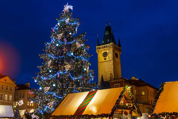 Árbol Navidad Plaza Ciudad Vieja Praga República Checa — Foto de Stock