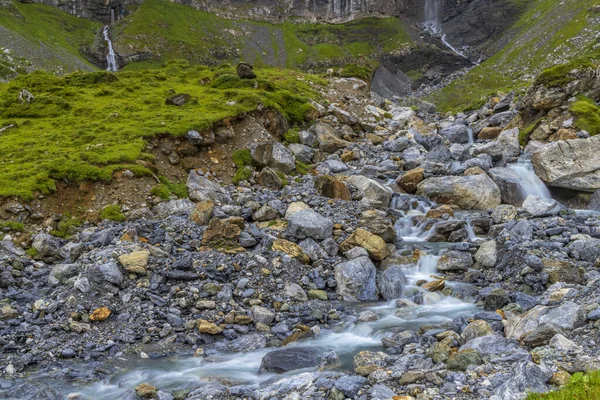 Живописный Пейзаж Водопадами Швейцарские Альпы Вблизи Клестраля Спирит Кантон Ури — стоковое фото