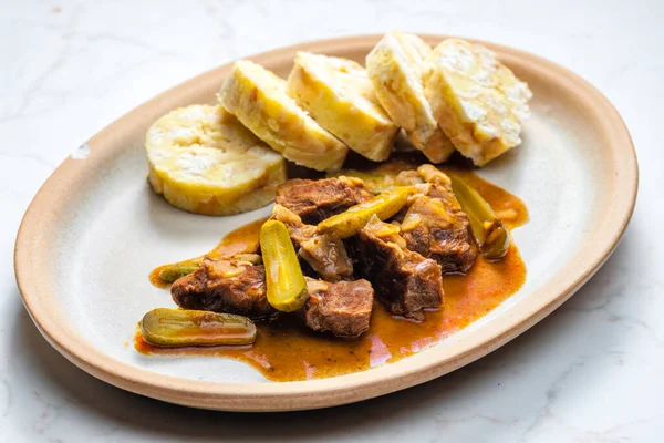 Carne Vaca Com Molho Picles Bolinhos — Fotografia de Stock