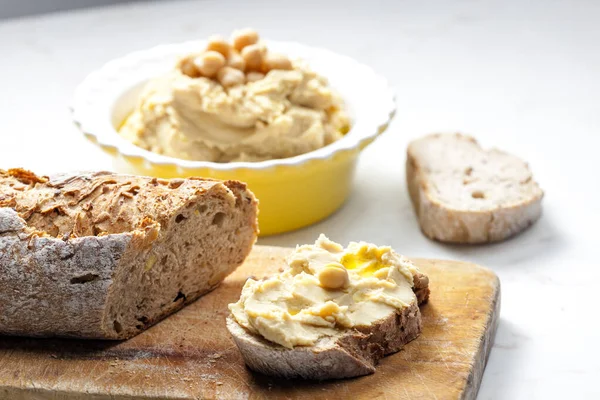 Martwa Natura Hummus Chlebem — Zdjęcie stockowe