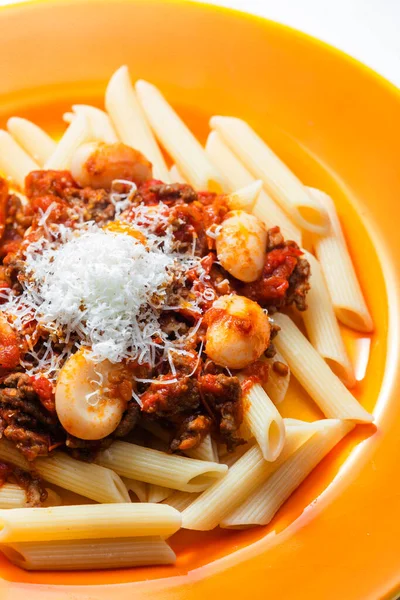 Pasta Penne Med Malet Nötkött Och Vita Bönor — Stockfoto