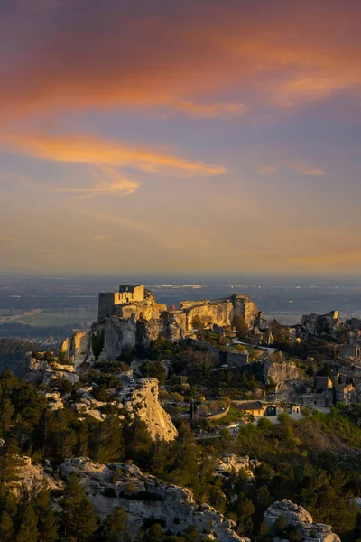 Ortaçağ şatosu ve köyü, Les Baux-de-Provence, Alpilles dağları, Provence, Fransa