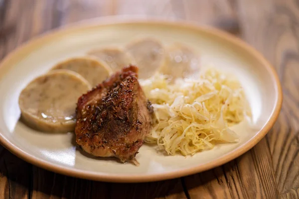 Típica Carne Cerdo Cocina Checa Con Albóndigas Col — Foto de Stock