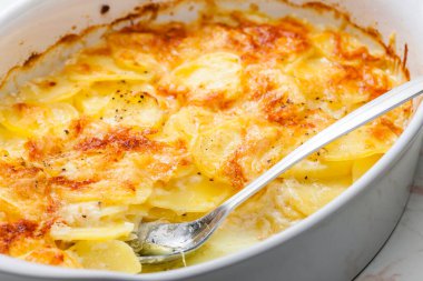 Peynirli fırında patatesle dolu bir hayat