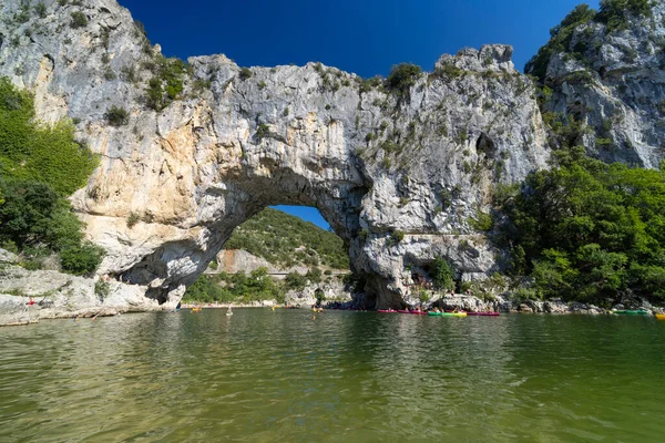 Pont Arc Kamienny Łuk Nad Rzeką Ardeche Auvergne Rhone Alpes — Zdjęcie stockowe