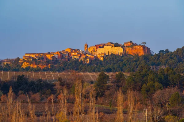 Paesaggio Con Storico Villaggio Ocra Roussillon Provenza Luberon Vaucluse Francia — Foto Stock