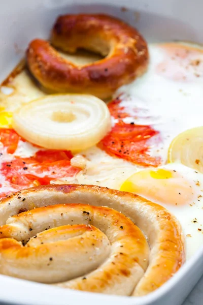 Salchicha Vino Sauge Tomates Con Cebolla Horno Con Huevos —  Fotos de Stock