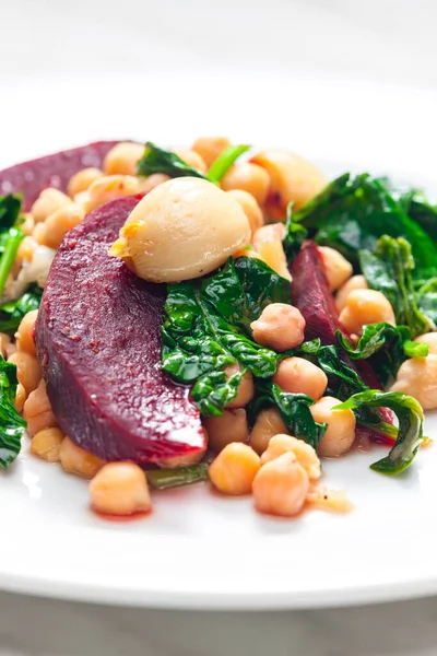 Ensalada Con Remolacha Roja Espinacas Garbanzos — Foto de Stock