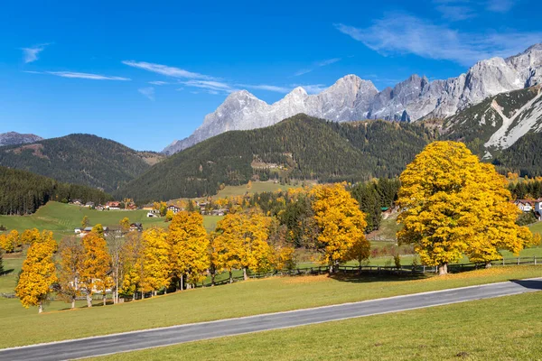 Φθινοπωρινή Άποψη Της Οροσειράς Dachstein Στην Αυστρία — Φωτογραφία Αρχείου