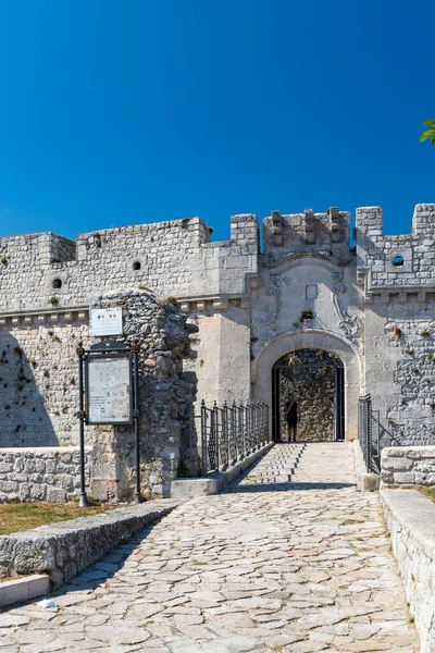 Castle Monte Santangelo Puglia Italia – stockfoto