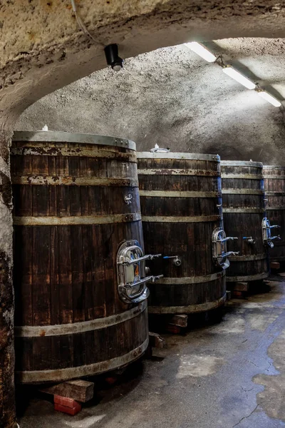 Caves Vin Avec Tonneaux Vin Traditionnel Appelé Bikaver Près Eger — Photo