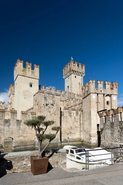 Castillo Sirmione Lago Garda Lombardía Italia —  Fotos de Stock