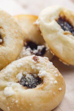 Yanmış çelenk ağacında geleneksel czech kekleri