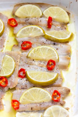 limon ve biberli fırında balık