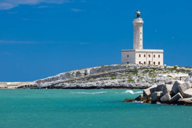 İtalya 'nın Vieste, Apulia bölgesindeki deniz feneri.