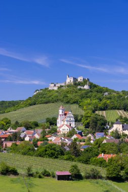 Falkenstein harabeleri ve üzüm bağı olan kasaba, Aşağı Avusturya, Avusturya